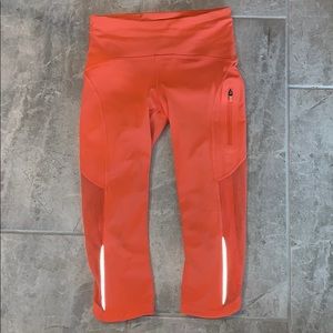 Lululemon salmon colored mesh capris